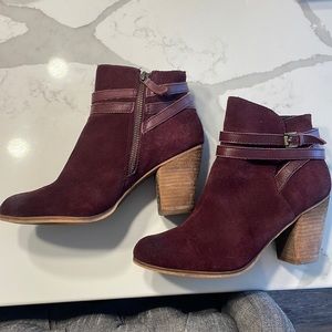 Maroon colored booties, side zipper, detail around the ankle area size 7 1/2
